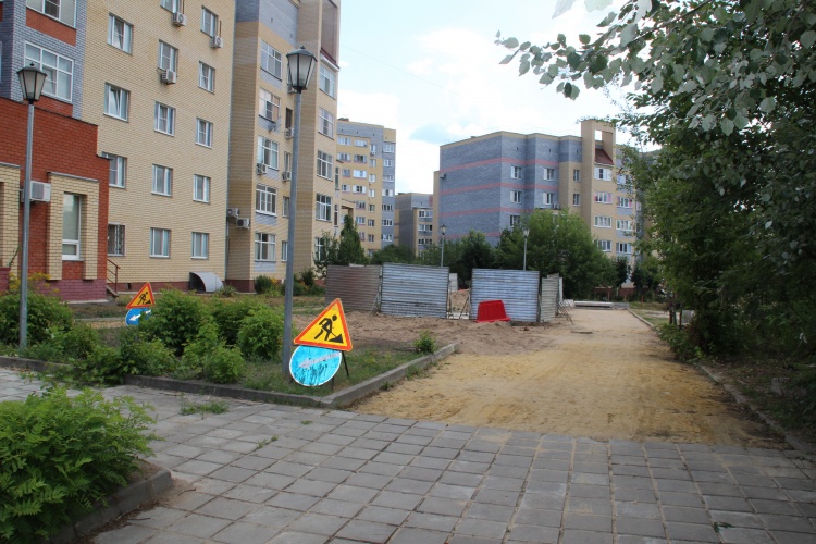 Бульвар в МКР-15 - 33.jpg